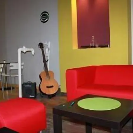 La Guitarra بيت شباب